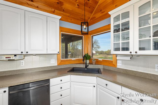 7320 100th Street, Caledonia, MI 49316