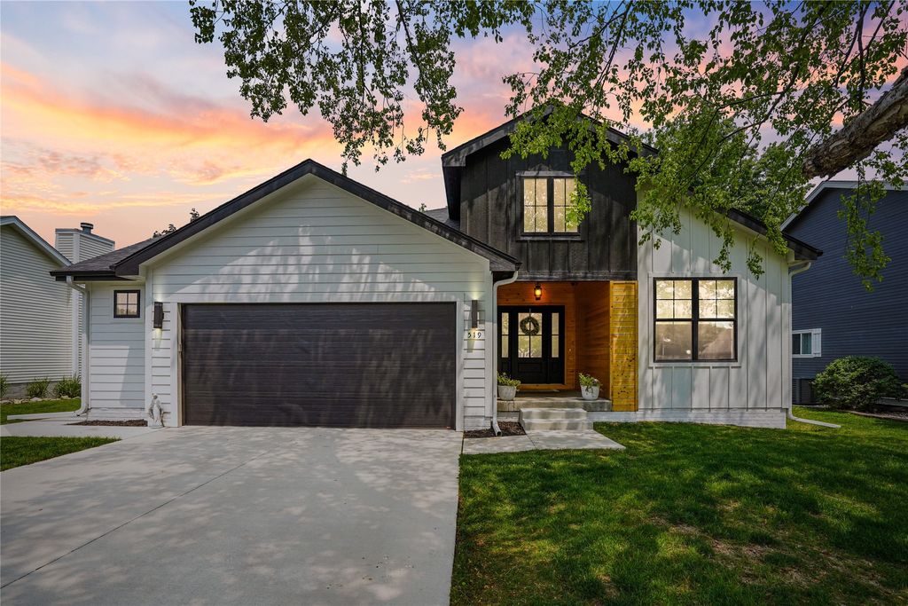 519 W Mills Street, Winterset, IA 50273
