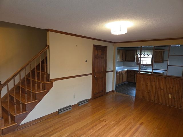1451-1453 Carew St, Springfield, MA 01104