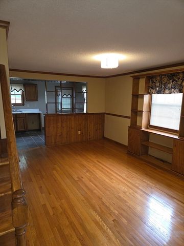 1451-1453 Carew St, Springfield, MA 01104