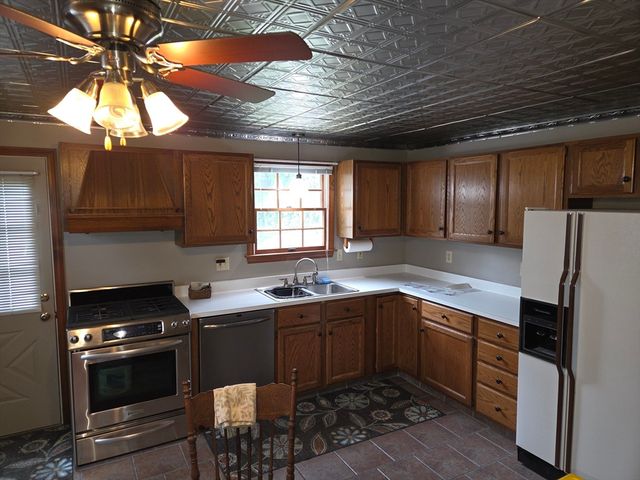 1451-1453 Carew St, Springfield, MA 01104