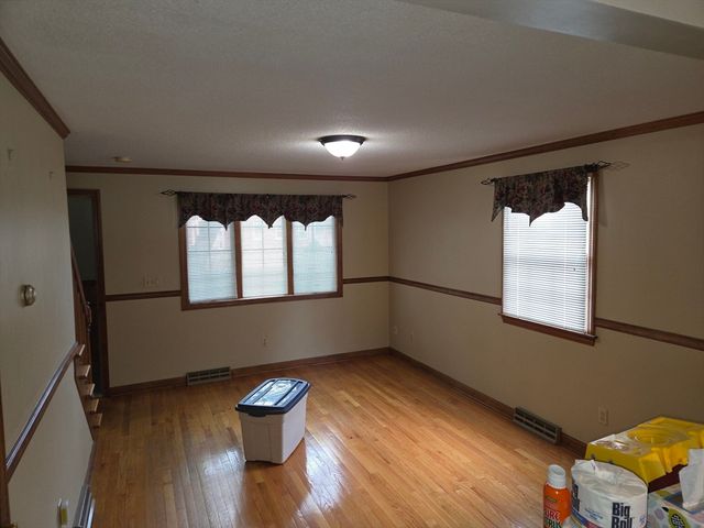 1451-1453 Carew St, Springfield, MA 01104