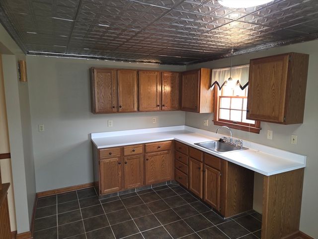 1451-1453 Carew St, Springfield, MA 01104