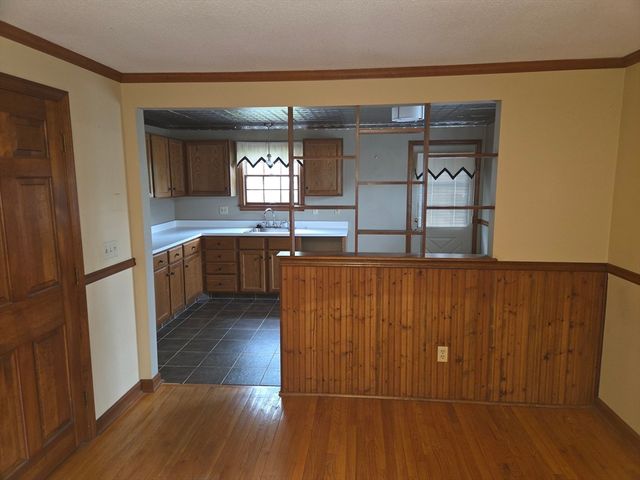 1451-1453 Carew St, Springfield, MA 01104