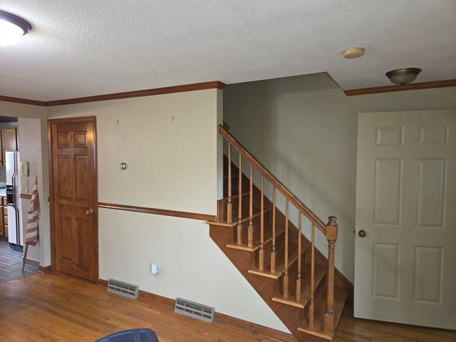 1451-1453 Carew St, Springfield, MA 01104