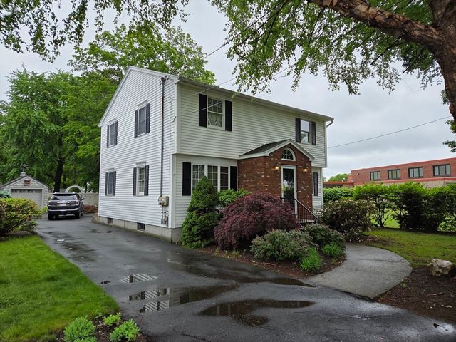 1451-1453 Carew St, Springfield, MA 01104
