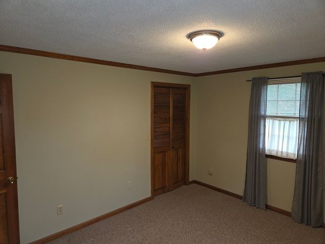 1451-1453 Carew St, Springfield, MA 01104