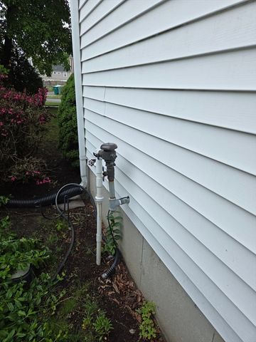 1451-1453 Carew St, Springfield, MA 01104