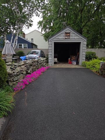 1451-1453 Carew St, Springfield, MA 01104