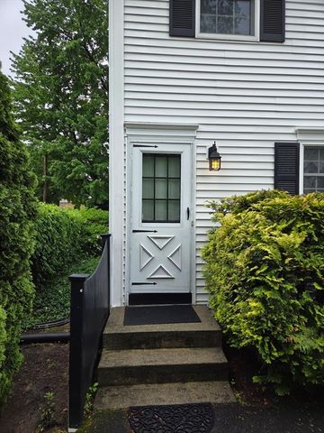 1451-1453 Carew St, Springfield, MA 01104