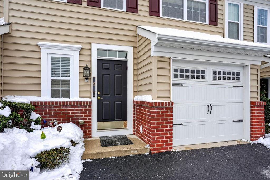 Image 1 of property listing at 5 CREEK VIEW CT #, Telford, PA 18969