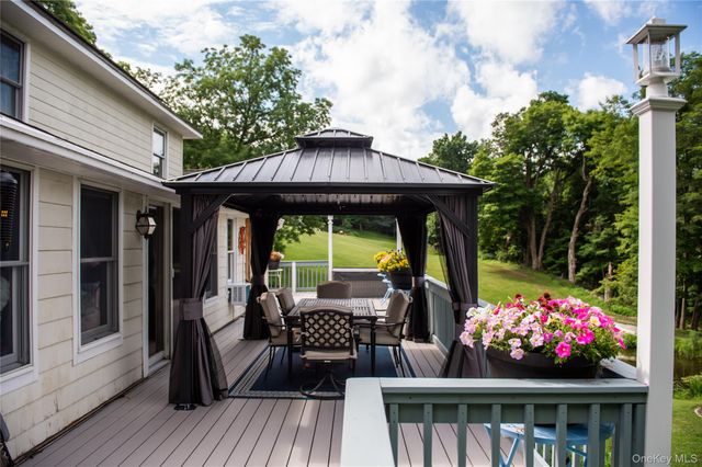 912-918 Hollow Road, Clinton Corners, NY 12514