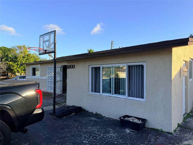 8900 NW 26th Pl, Sunrise, FL 33322