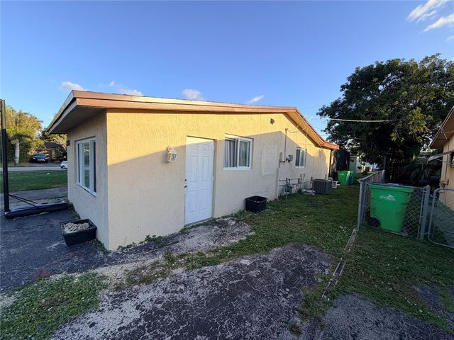 8900 NW 26th Pl, Sunrise, FL 33322