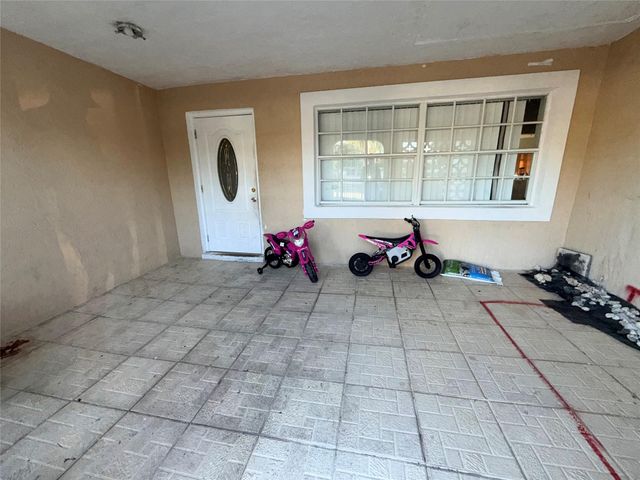 8900 NW 26th Pl, Sunrise, FL 33322