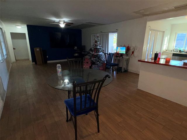 8900 NW 26th Pl, Sunrise, FL 33322