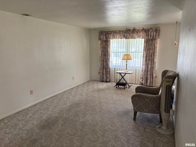 402 SHERIDAN Road, Pekin, IL 61554