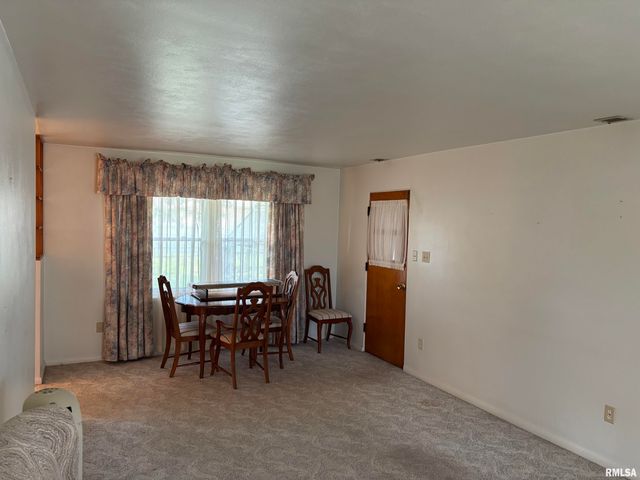 402 SHERIDAN Road, Pekin, IL 61554