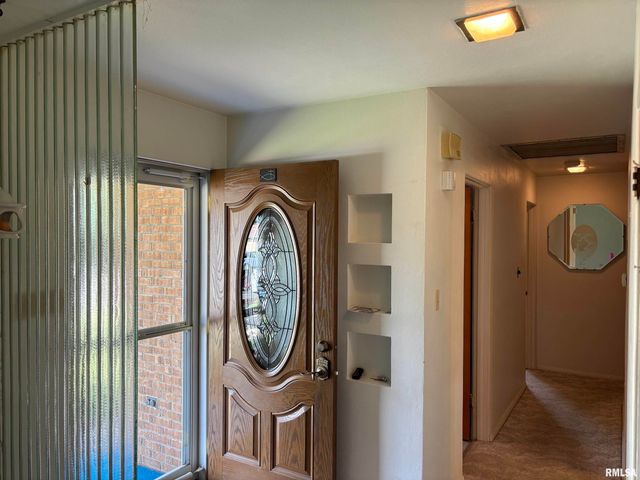 402 SHERIDAN Road, Pekin, IL 61554