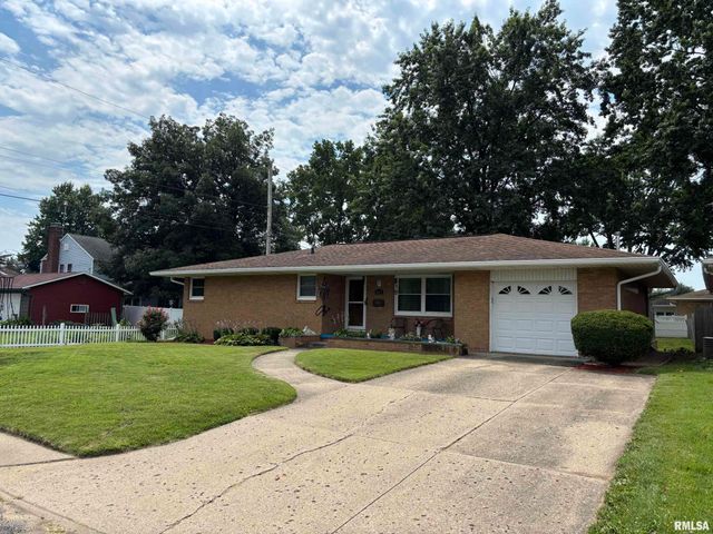 402 SHERIDAN Road, Pekin, IL 61554