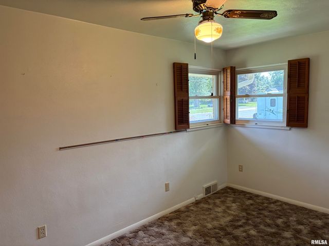 402 SHERIDAN Road, Pekin, IL 61554