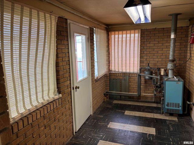 402 SHERIDAN Road, Pekin, IL 61554