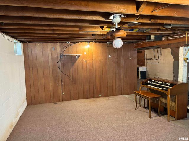 402 SHERIDAN Road, Pekin, IL 61554