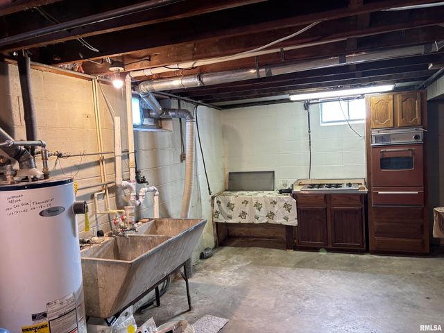 402 SHERIDAN Road, Pekin, IL 61554