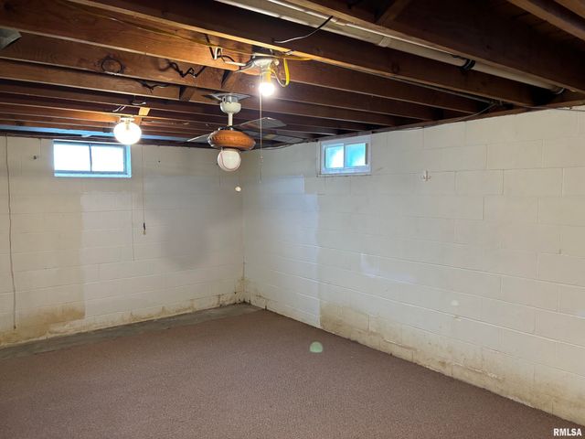 402 SHERIDAN Road, Pekin, IL 61554