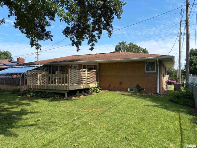 402 SHERIDAN Road, Pekin, IL 61554