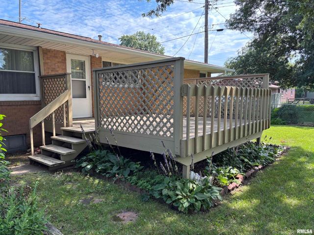 402 SHERIDAN Road, Pekin, IL 61554