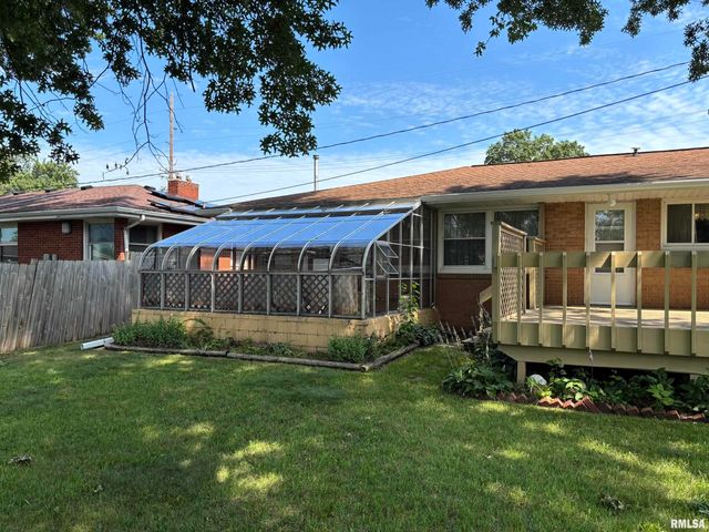 402 SHERIDAN Road, Pekin, IL 61554