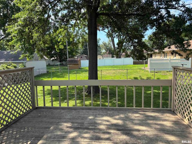 402 SHERIDAN Road, Pekin, IL 61554