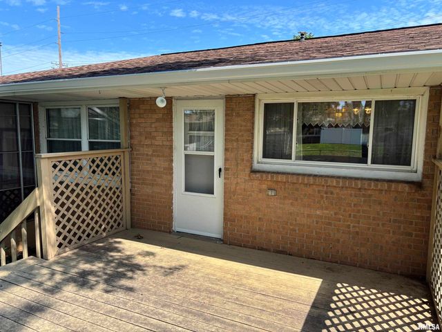 402 SHERIDAN Road, Pekin, IL 61554