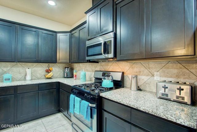 12404 CHAMBERLAIN Drive, Horizon City, TX 79928