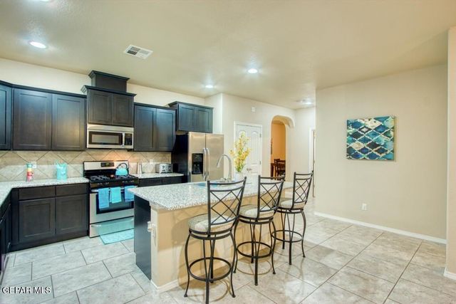12404 CHAMBERLAIN Drive, Horizon City, TX 79928