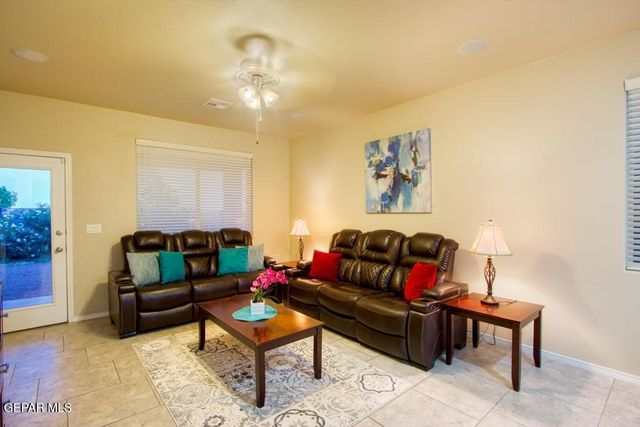 12404 CHAMBERLAIN Drive, Horizon City, TX 79928