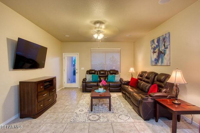 12404 CHAMBERLAIN Drive, Horizon City, TX 79928