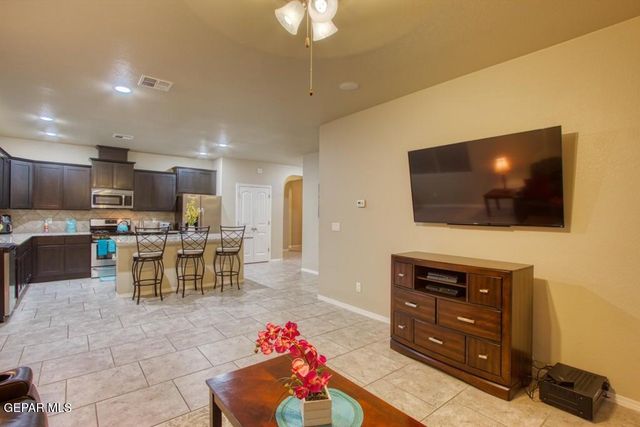 12404 CHAMBERLAIN Drive, Horizon City, TX 79928