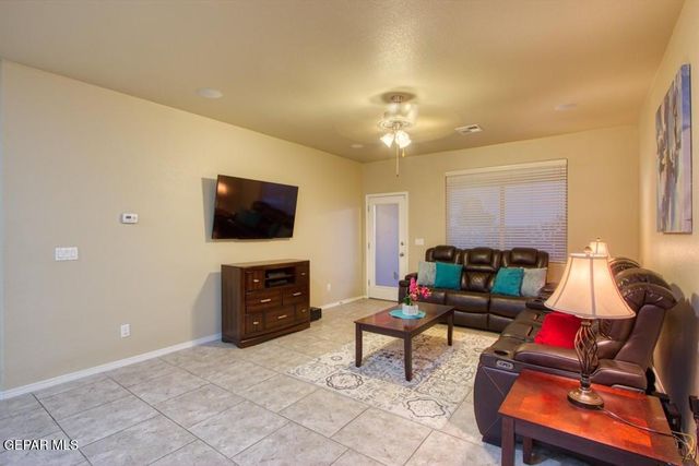 12404 CHAMBERLAIN Drive, Horizon City, TX 79928