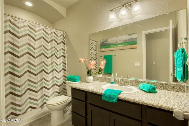 12404 CHAMBERLAIN Drive, Horizon City, TX 79928