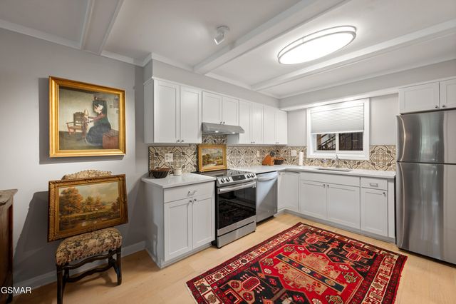 221 Woodland Road, Gatlinburg, TN 37738