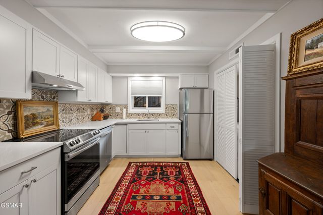 221 Woodland Road, Gatlinburg, TN 37738