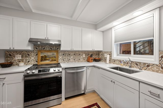 221 Woodland Road, Gatlinburg, TN 37738