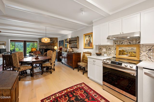 221 Woodland Road, Gatlinburg, TN 37738