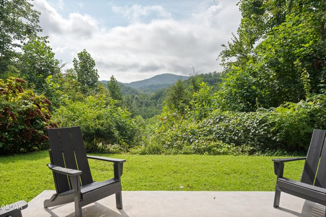 221 Woodland Road, Gatlinburg, TN 37738