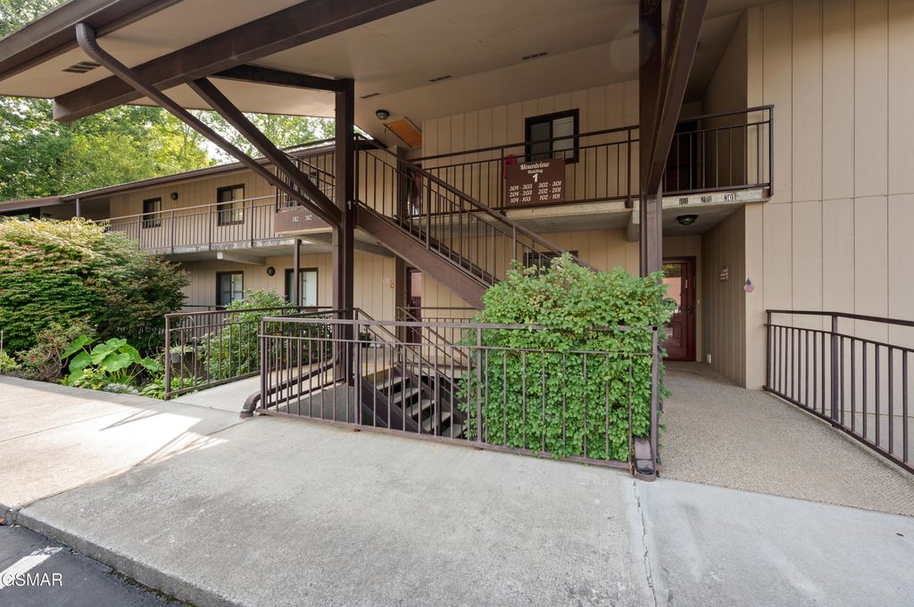 221 Woodland Road, Gatlinburg, TN 37738