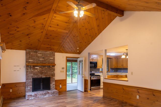 15 Hannan Ridge Rd, Haverhill, MA 01832