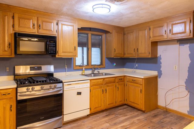 15 Hannan Ridge Rd, Haverhill, MA 01832