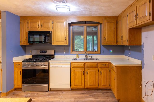15 Hannan Ridge Rd, Haverhill, MA 01832